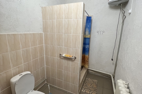 double room, 1 bedroom apartment with amenities